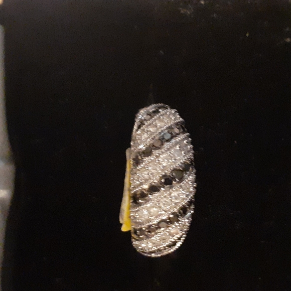 10K WHITE GOLD BLACK/ WHITE DOME CLUSTER RING 1CTW SIZE 7 - Picture 2 of 7